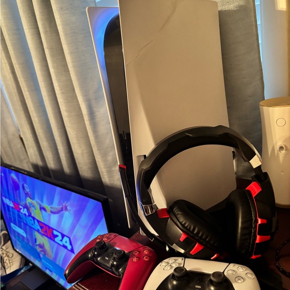 PlayStation 5 - Picture 2 of 4